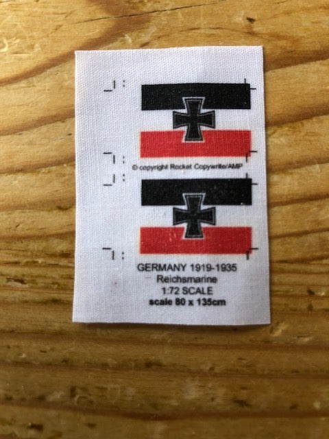 These flags are of the early tri-colour with cross design - 1:72 - AMP Rokket - FLAG01
