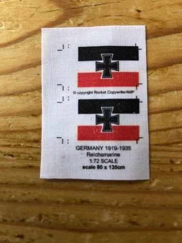 These flags are of the early tri-colour with cross design - 1:72 - AMP Rokket - FLAG01