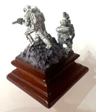 Astronauts x 3 in plastic on wood base - 20mm - PAINTED