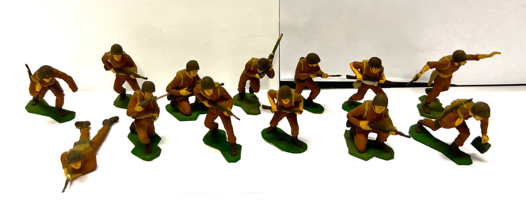 US Army Infantry toys x 13 - 1:32 - Vintage - PAINTED
