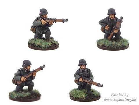 World War II > German  WWG006 - German Riflemen Kneeling